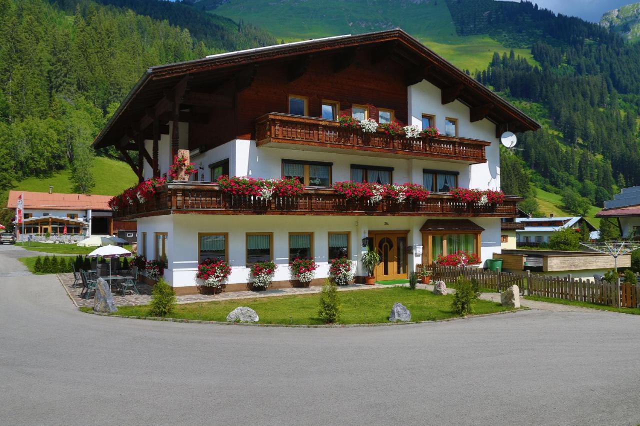 Appartements Schwarzer Adler Elbigenalp Exterior photo